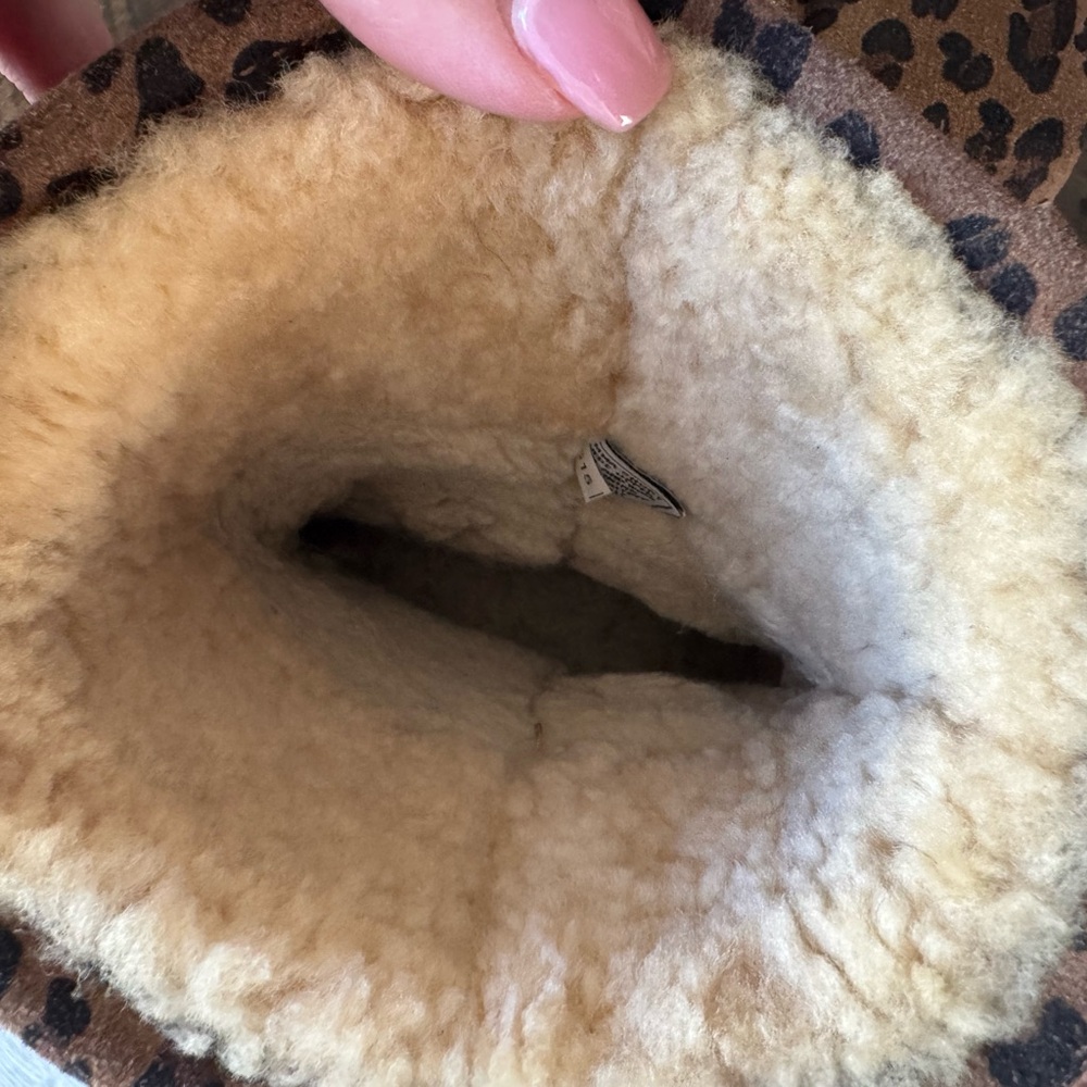 BearPaw Leopard Print Winter Boots - Picture 6 of 7